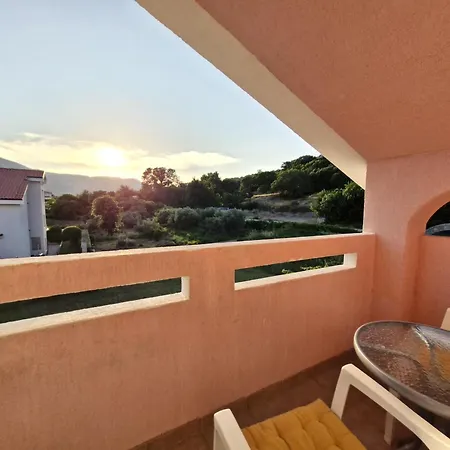 Mirjana Ficor-baska With Balcony And View דירה באסקה