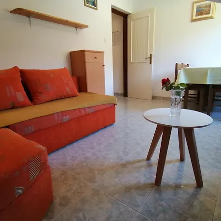 Mirjana F Apartment *
