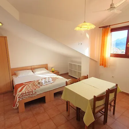 Mirjana F Apartment