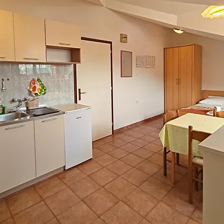 Apartment Mirjana F