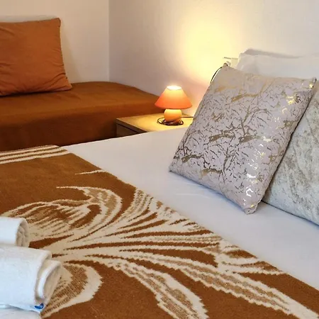 Mirjana F Apartment *