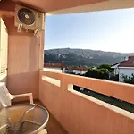 Mirjana Ficor Apartament *